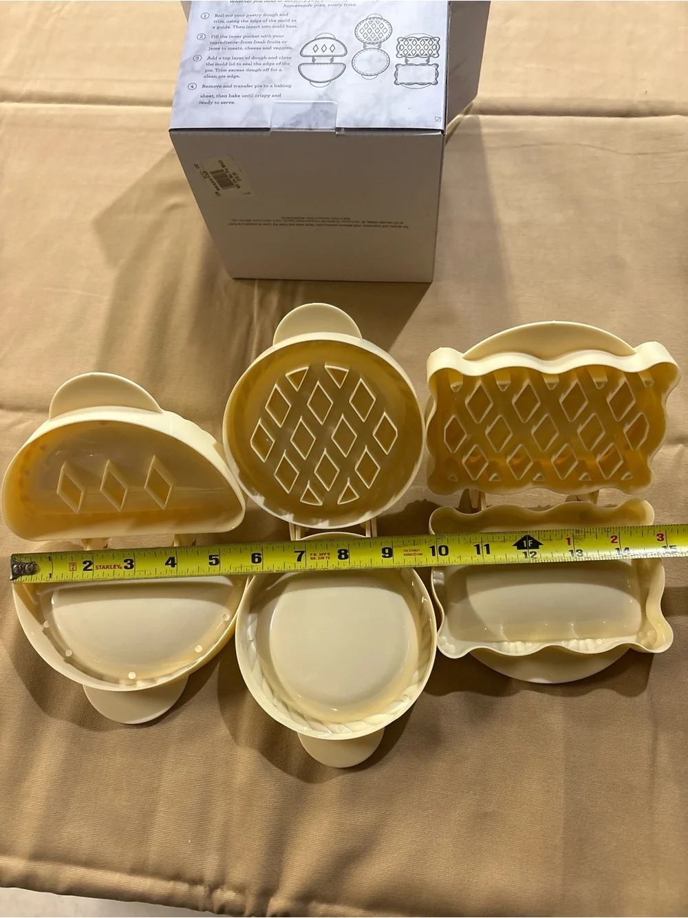 NWT 3 mini pie molds